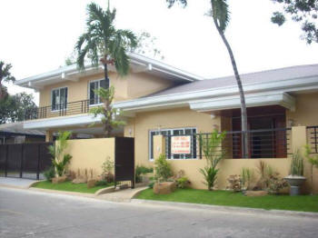 Php: 12.5 million BF Homes house