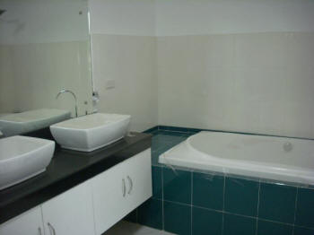 Master's bath tub