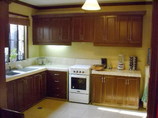 Kitchen with modular cabinets