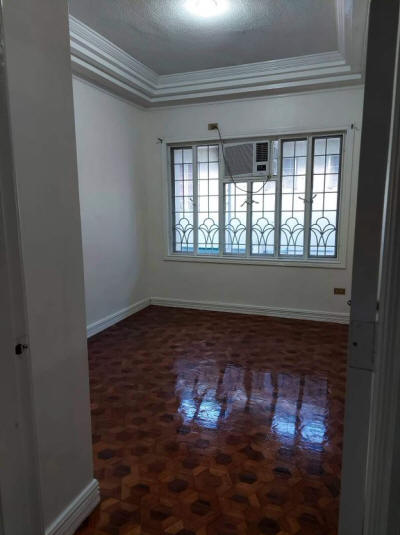 Bedroom with parquet floor