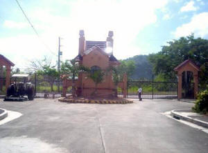 Lakewood resort grand entrance gate